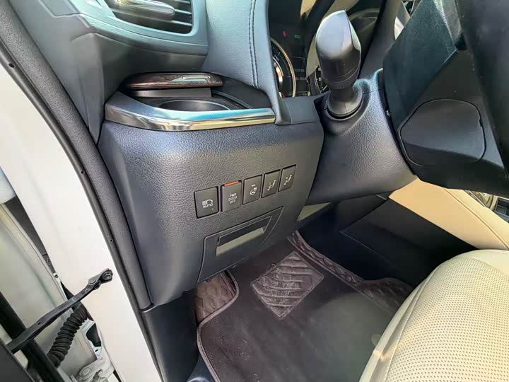 Toyota Alphard, 2023 — фото 9 из 9