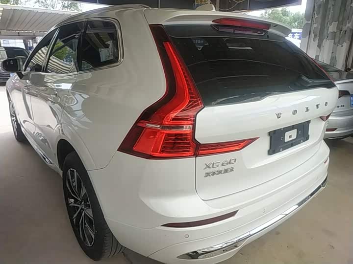 Volvo XC60, 2023 — фото 5 из 9