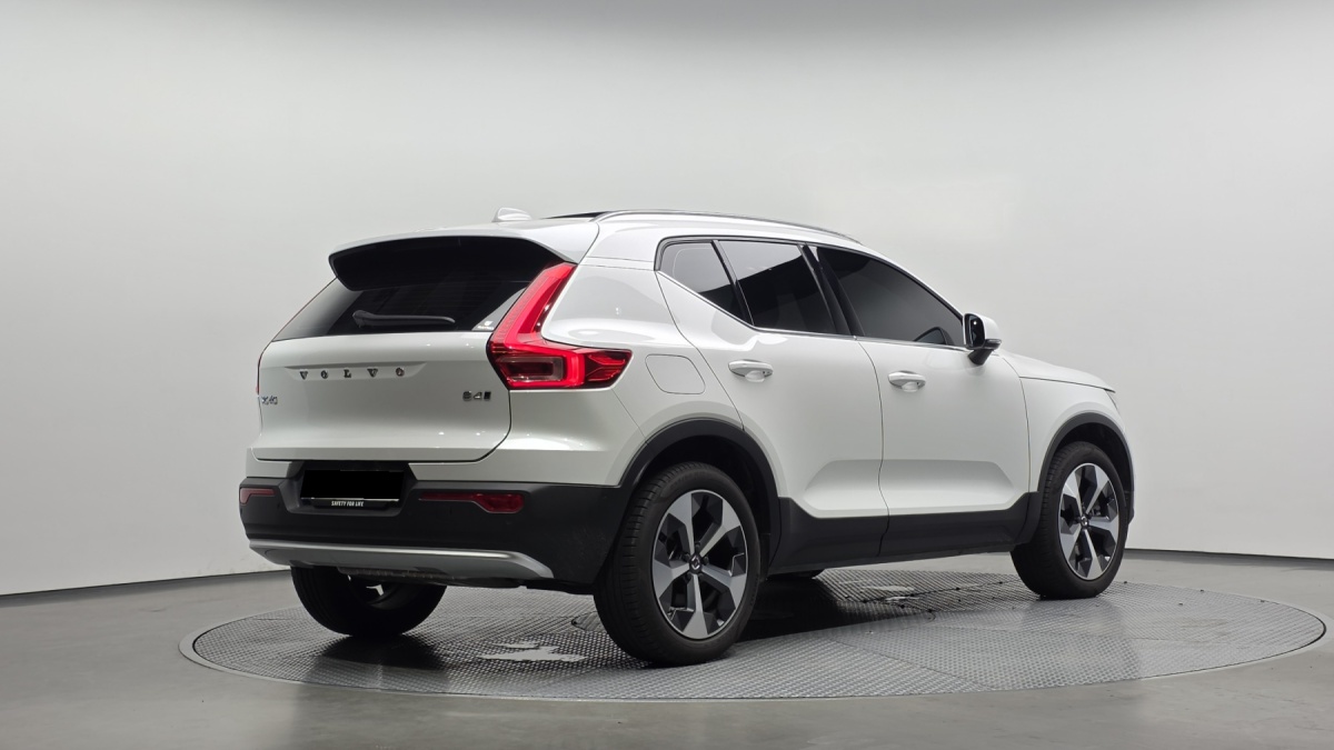 Volvo XC40, 2024 — фото 2 из 12
