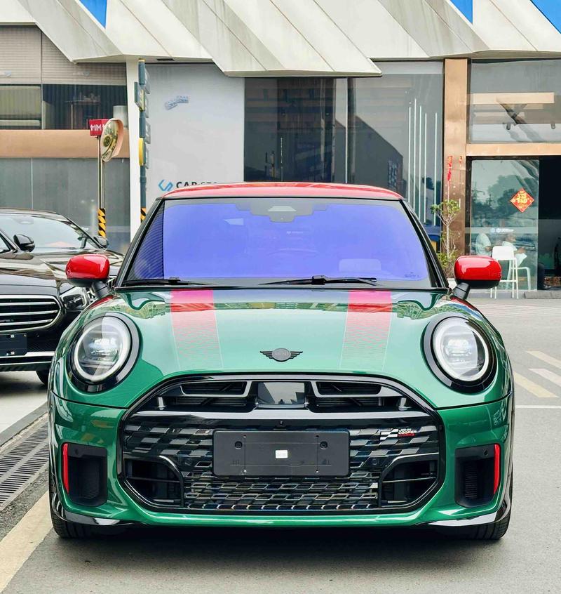 Mini Mini JCW, 2025 — фото 2 из 10