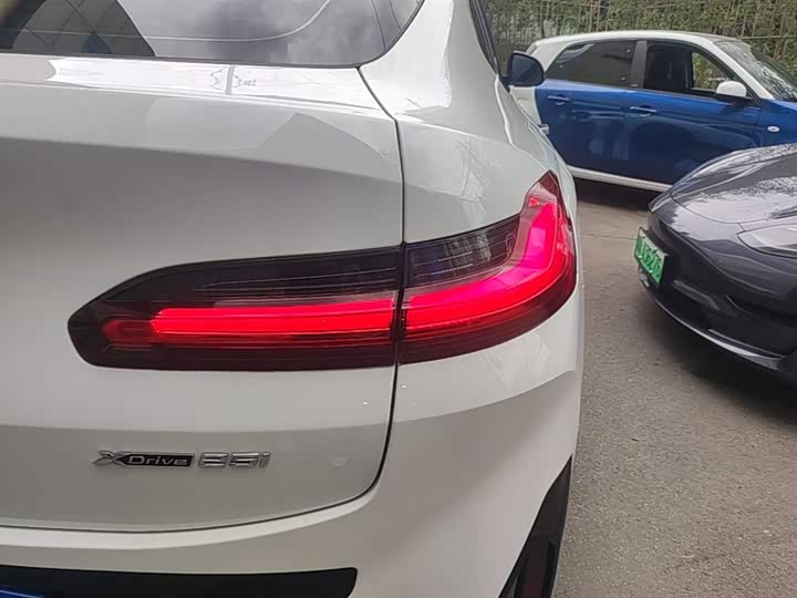 BMW X4, 2023 — фото 8 из 9