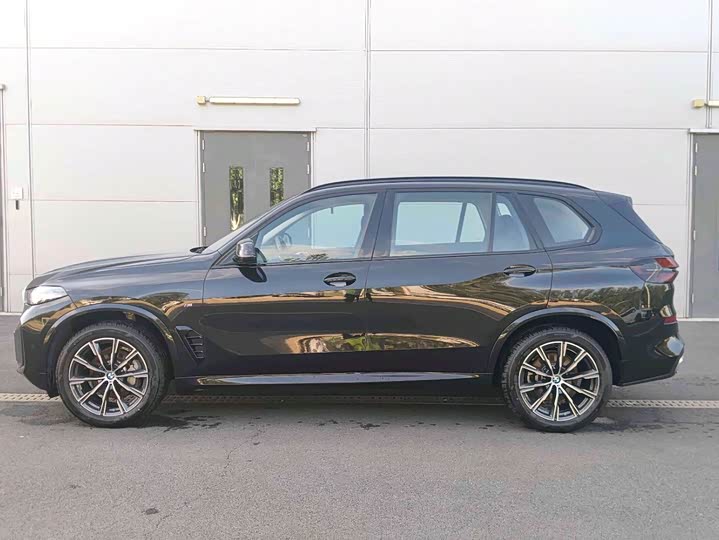 BMW X5, 2025 — фото 2 из 9