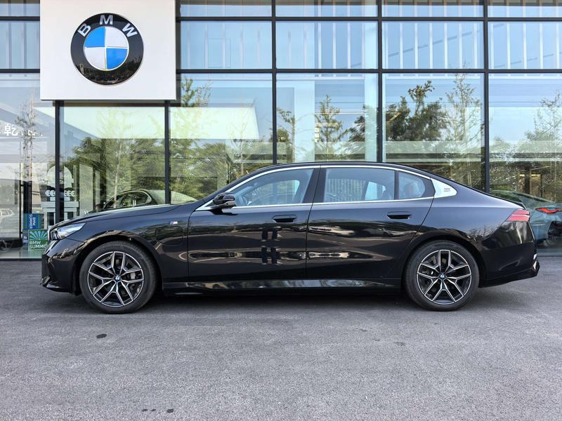 BMW i5, 2025 — фото 3 из 12