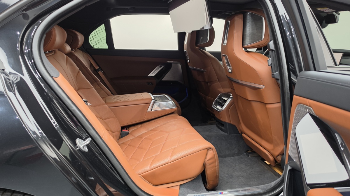 BMW i7, 2023 — фото 10 из 12
