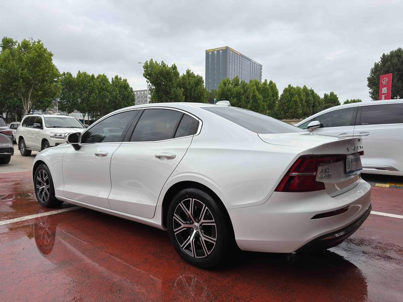 Volvo S60, 2024 — фото 4 из 9