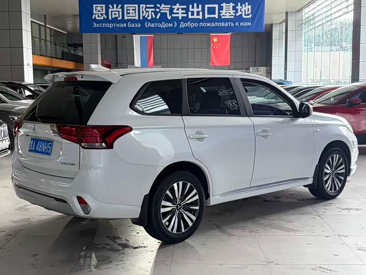Mitsubishi Outlander, 2022 — фото 7 из 9