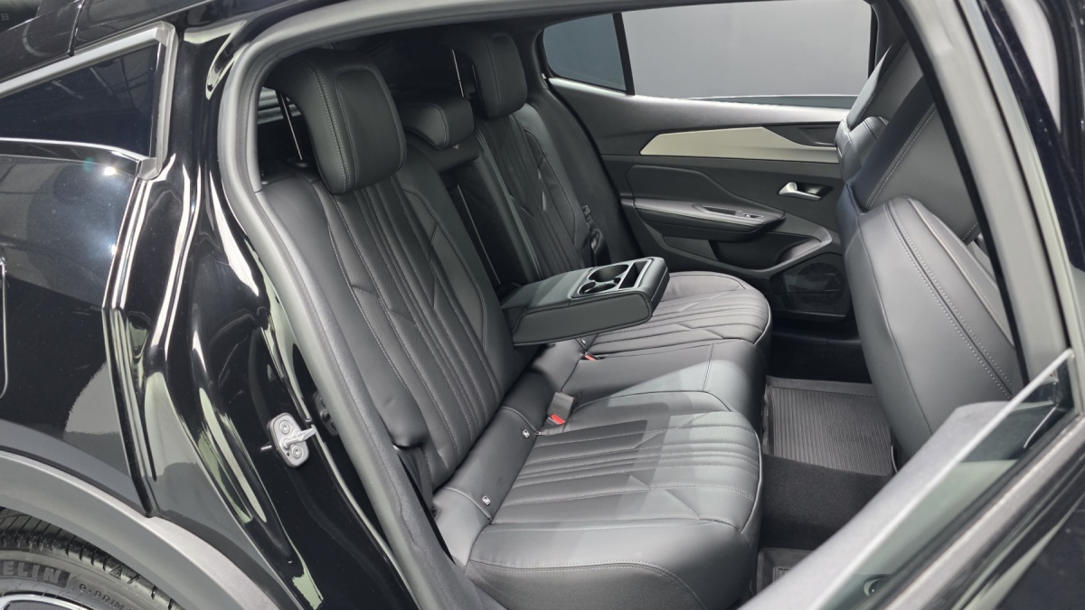 Peugeot 408, 2024 — фото 10 из 12