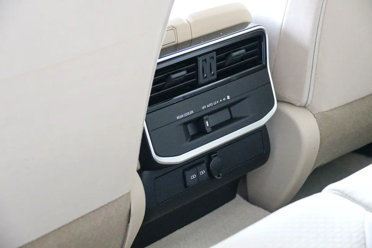 Toyota Land Cruiser, 2026 — фото 8 из 10
