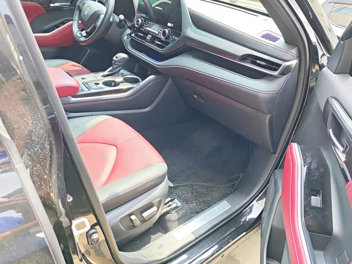 Toyota Crown Kluger, 2024 — фото 8 из 9