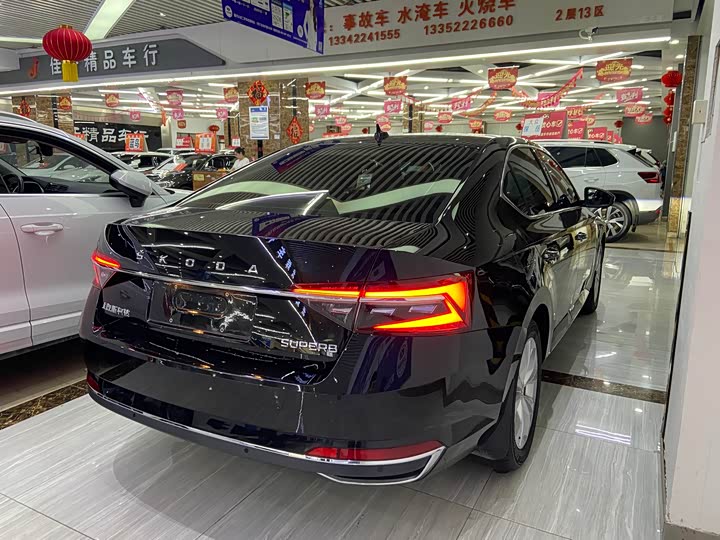 Skoda Superb, 2021 — фото 6 из 9