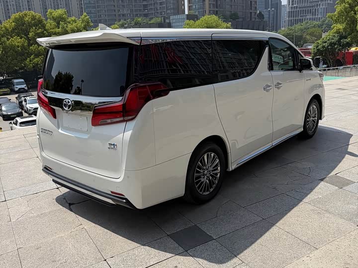Toyota Alphard, 2023 — фото 7 из 9