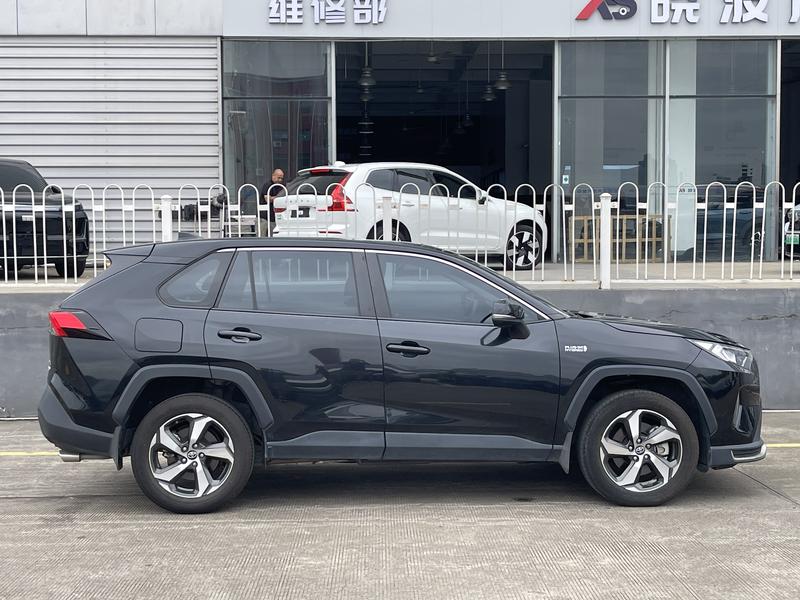 Toyota RAV4 Hybrid, 2022 — фото 7 из 12