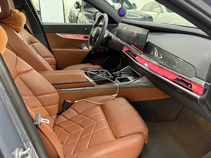 BMW i7, 2023 — фото 9 из 9