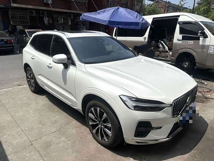 Volvo XC60, 2024 — фото 2 из 5