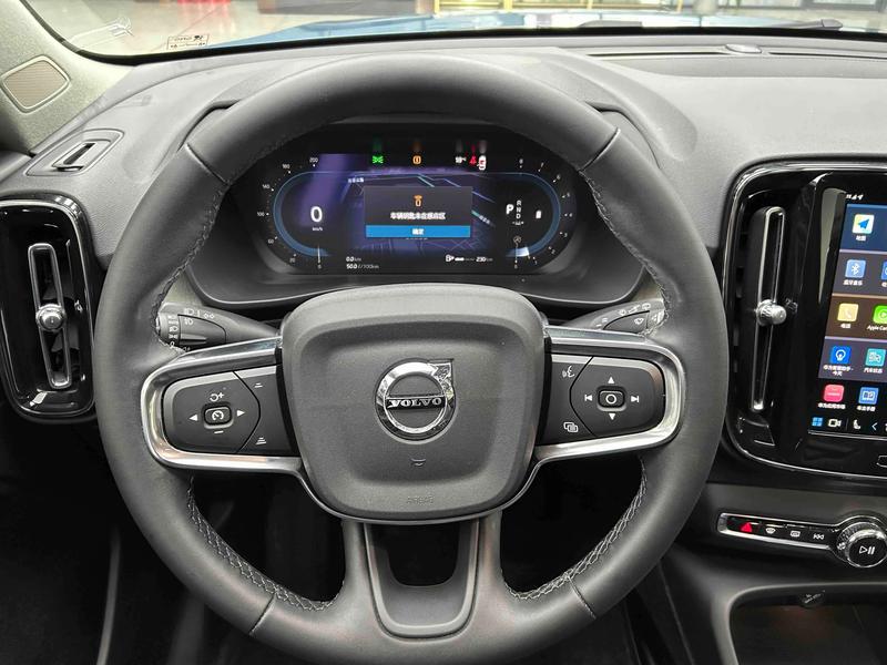 Volvo XC40, 2022 — фото 10 из 12