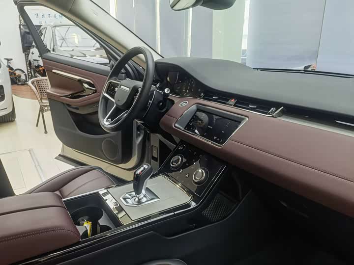 Land Rover Range Rover Evoque L Hybrid, 2024 — фото 7 из 9