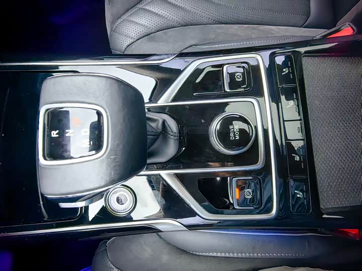 Hongqi HS5, 2022 — фото 8 из 9