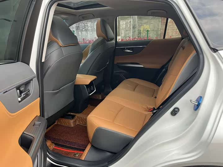 Toyota Venza, 2022 — фото 7 из 9
