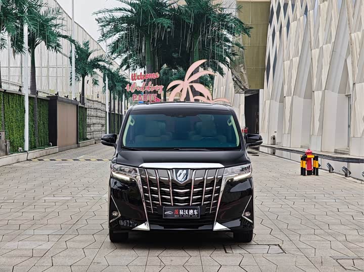 Toyota Alphard, 2023 — фото 2 из 9