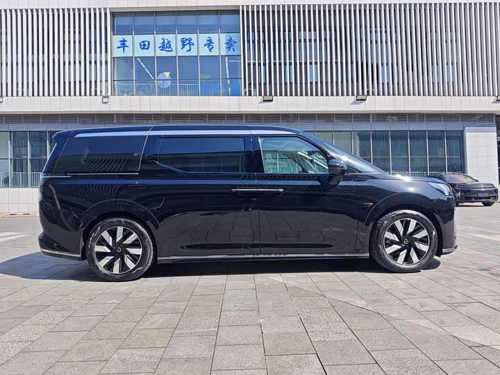 Volvo EM90, 2023 — фото 3 из 9