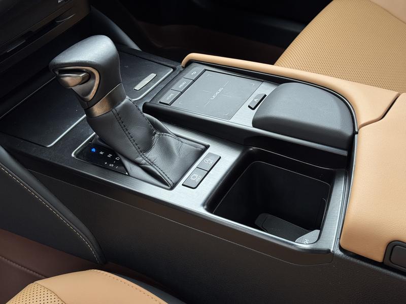 Lexus ES, 2021 — фото 8 из 11