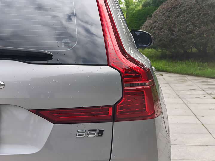 Volvo XC60, 2023 — фото 8 из 9