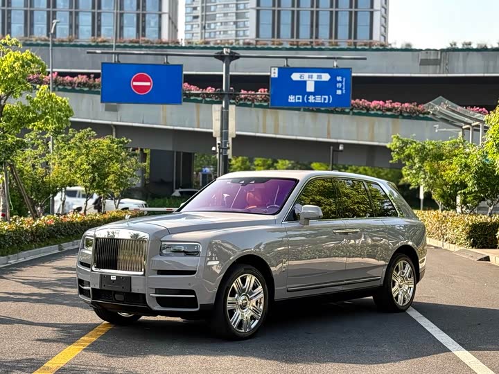 Rolls-Royce Cullinan, 2022 — фото 3 из 9