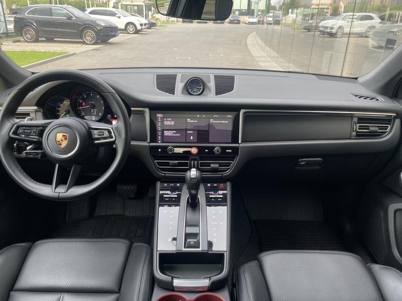Porsche Macan, 2023 — фото 8 из 12