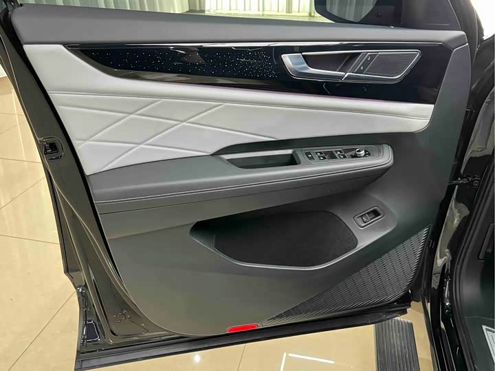 Volkswagen Teramont X, 2024 — фото 7 из 9