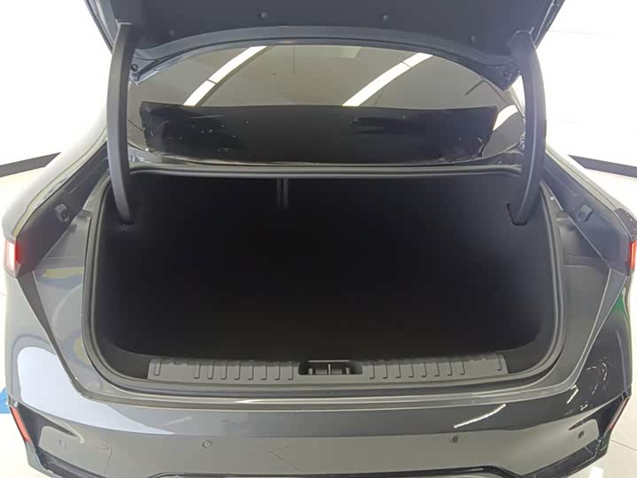 Lynk & Co 07 EM-P Hybrid, 2025 — фото 4 из 9