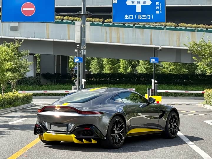 Aston Martin V8 Vantage, 2022 — фото 7 из 9