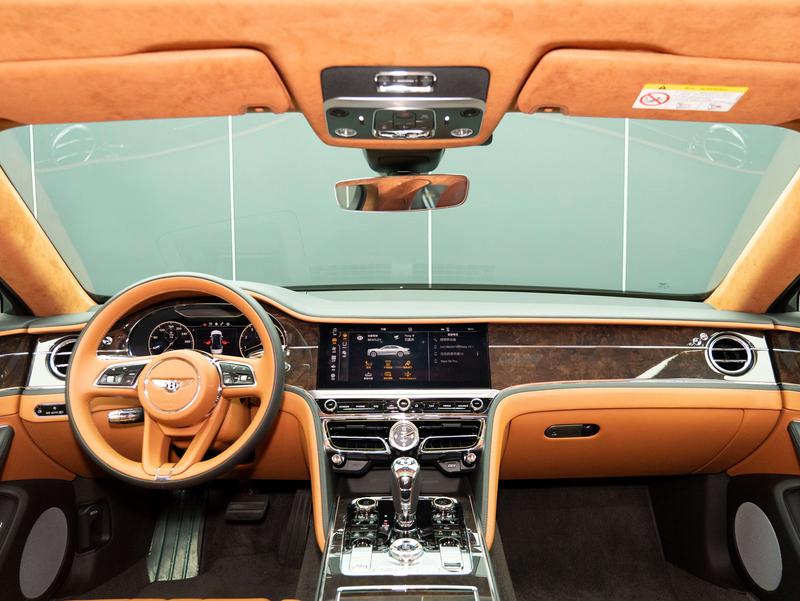 Bentley Flying Spur, 2022 — фото 6 из 11