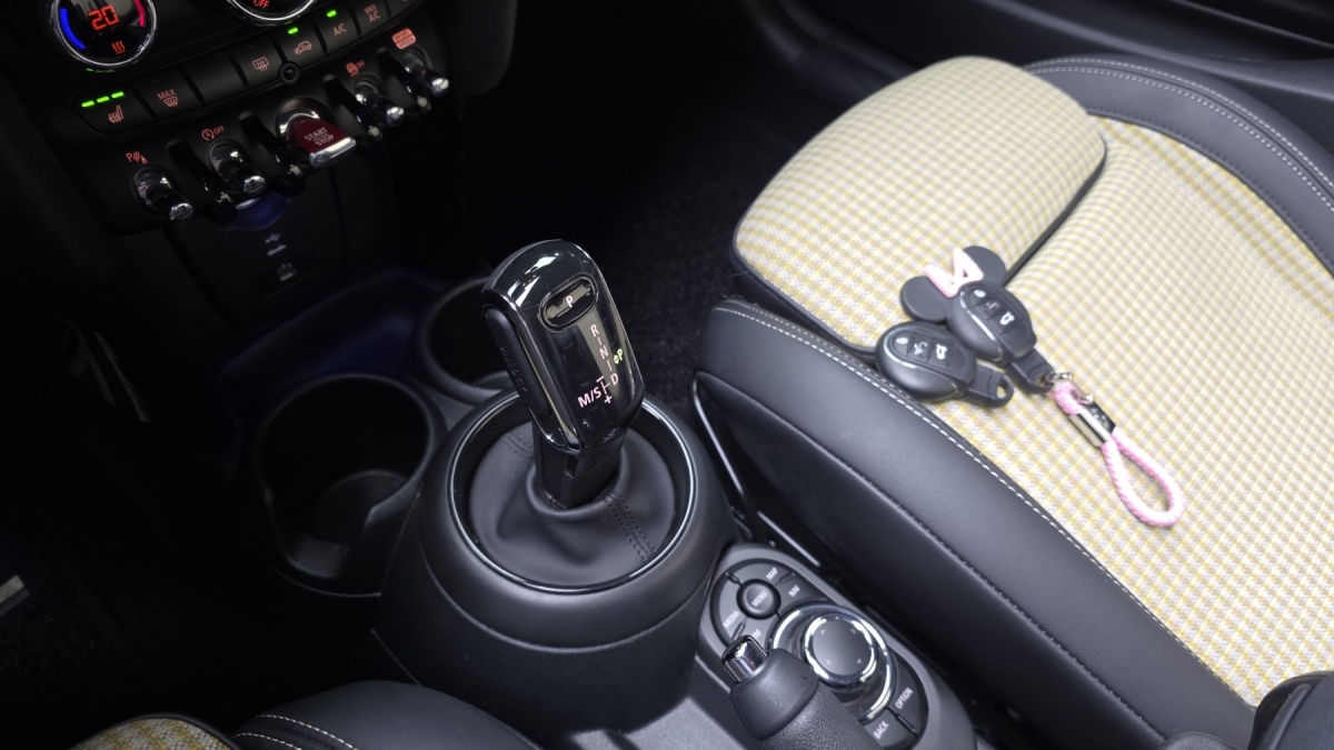 Mini Cooper Convertible, 2023 — фото 9 из 12