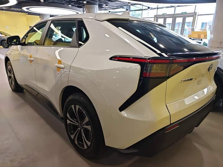 Toyota bZ4X Platinum, 2026 — фото 5 из 9