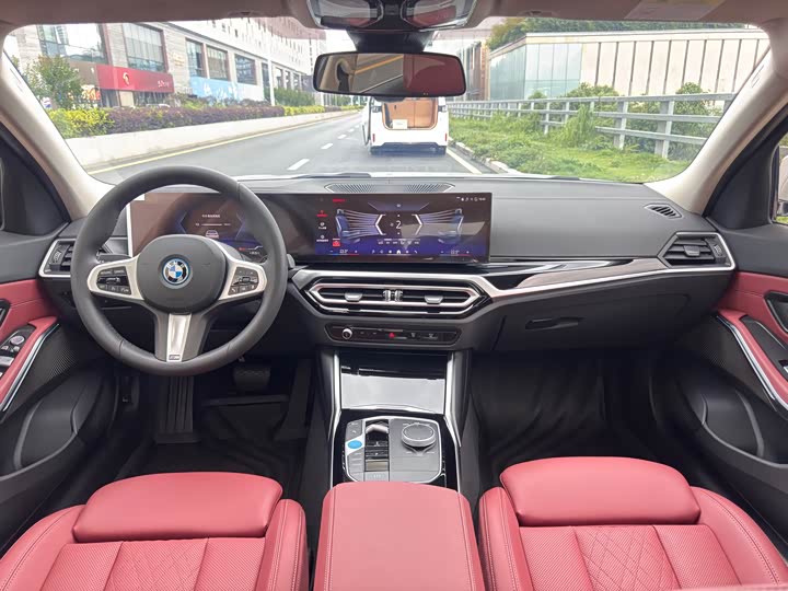 BMW i3, 2023 — фото 7 из 9