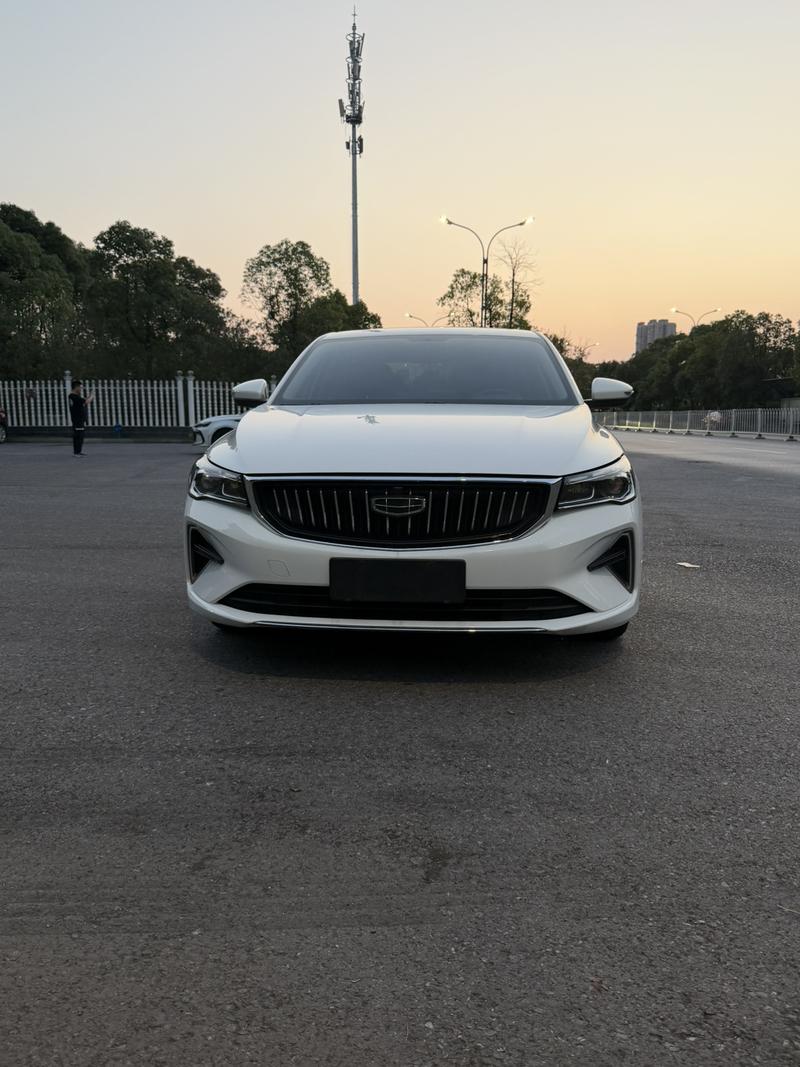 Geely Emgrand, 2023 — фото 2 из 11