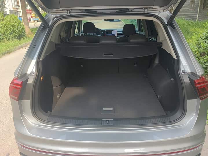 Volkswagen Tiguan L Hybrid, 2023 — фото 4 из 9