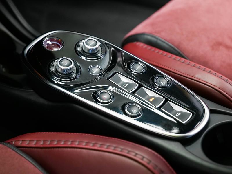 McLaren GT, 2021 — фото 9 из 10