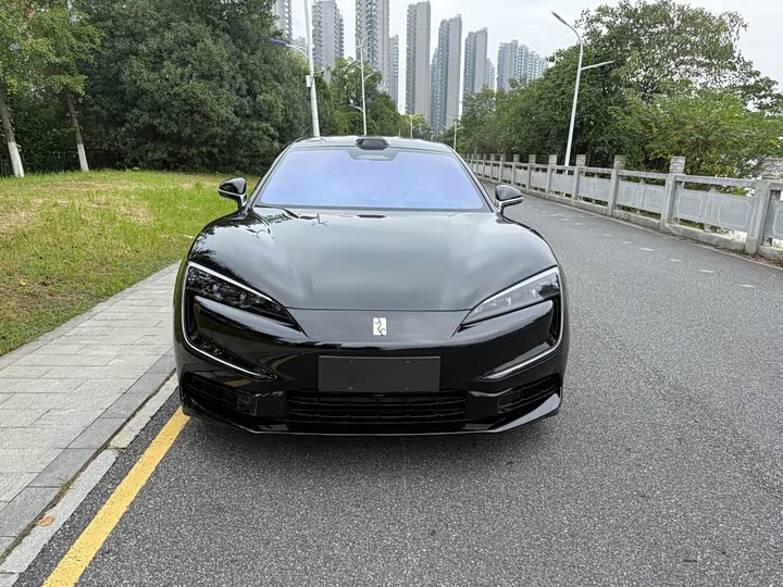 BYD Yangwang U7, 2025 — фото 2 из 9