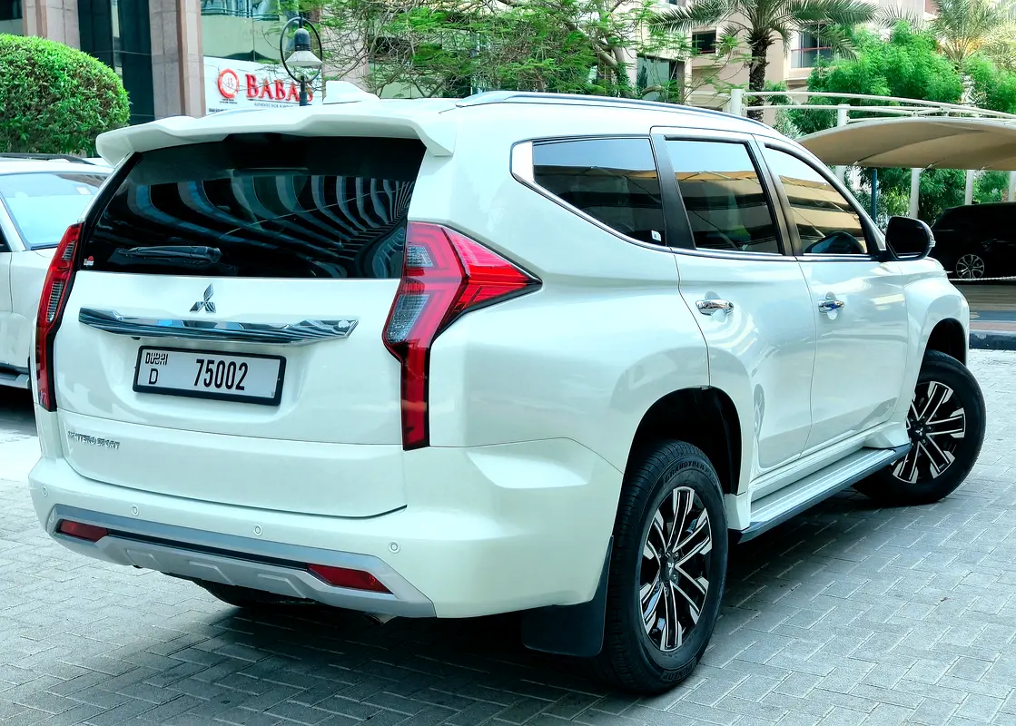 Mitsubishi Montero Sport, 2023 — фото 3 из 10