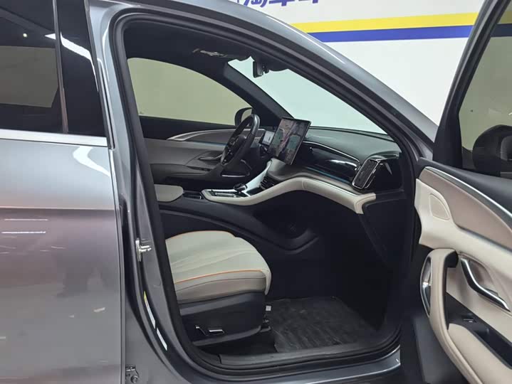 BYD Song Pro Hybrid, 2024 — фото 8 из 9