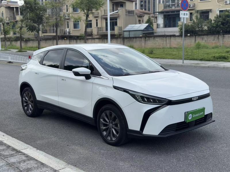 Geely Geometry M6, 2023 — фото 3 из 12