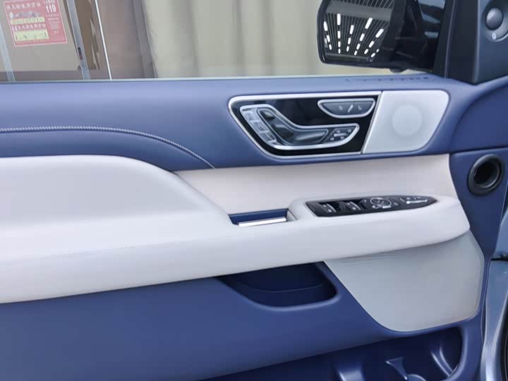 Lincoln Navigator One, 2022 — фото 9 из 9