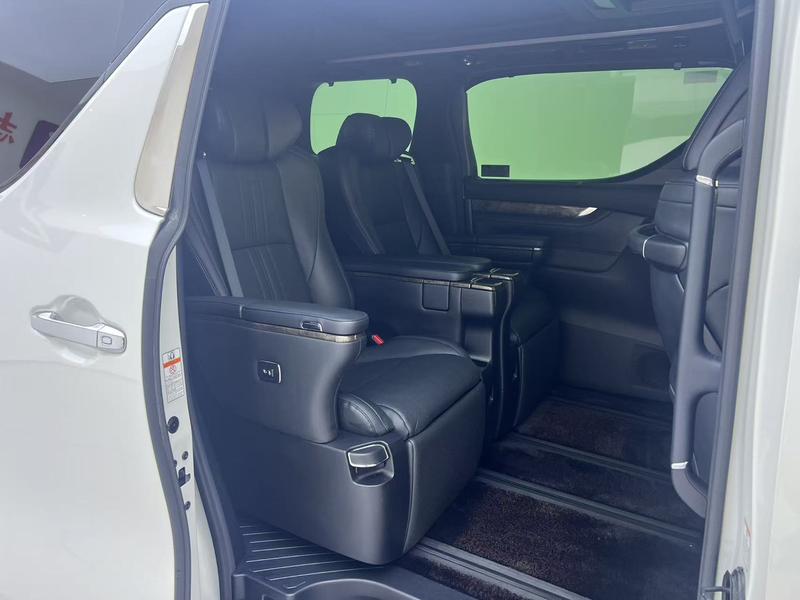 Toyota Alphard, 2022 — фото 7 из 9