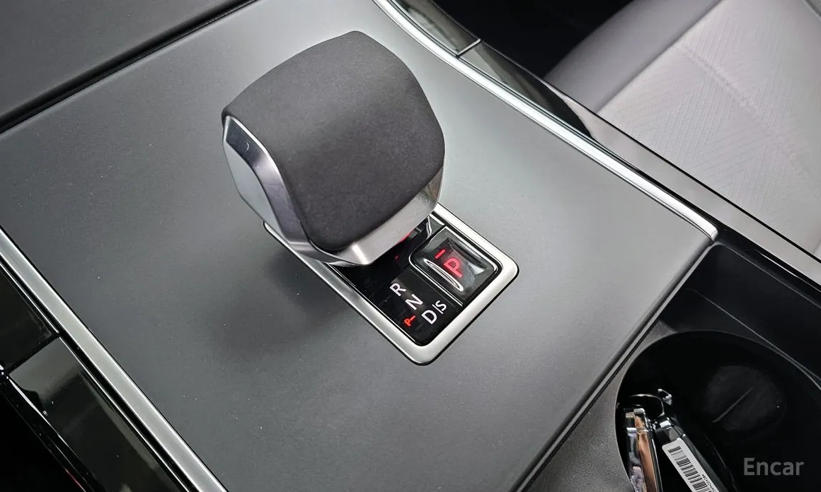 Land Rover Range Rover Velar, 2024 — фото 9 из 12