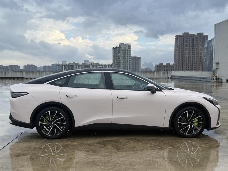 BAIC Arcfox Alpha S5, 2025 — фото 8 из 12