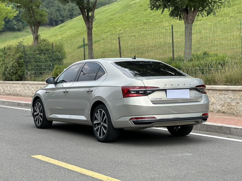 Skoda Superb, 2022 — фото 5 из 12