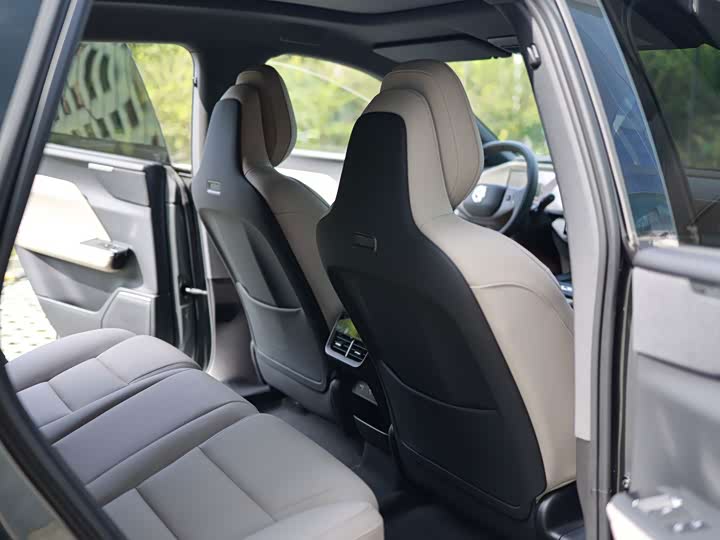 Volvo XC70 Hybrid, 2026 — фото 7 из 9