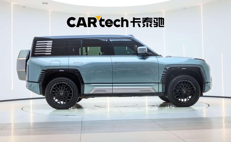 BYD Yangwang U8, 2023 — фото 8 из 12