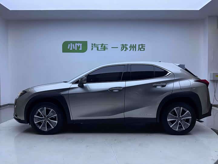 Lexus UX Hybrid, 2022 — фото 8 из 9
